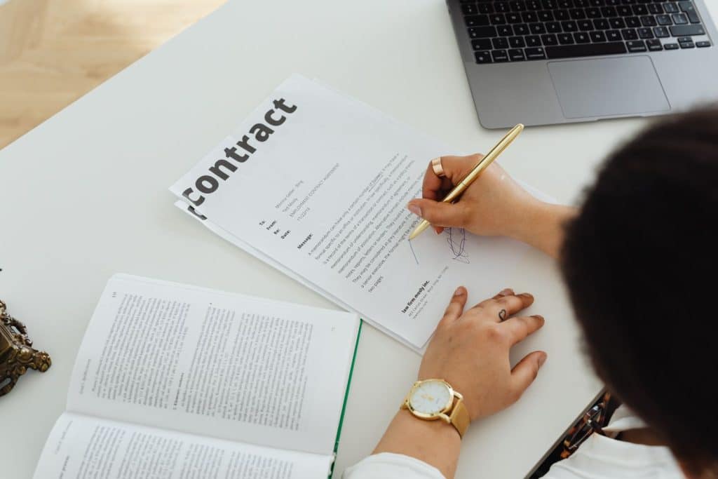 Signing an employment contract — the impatriate regime in France